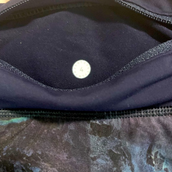 Lululemon speed short size 4 with 2.5” inseam - Picture 3 of 3